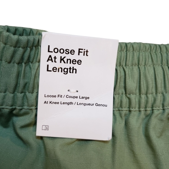 Nike Cargo Shorts Green Small NWT - Picture 4 of 4